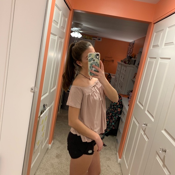 Great condition. Super pretty dusty rose color. - Picture 7 of 7